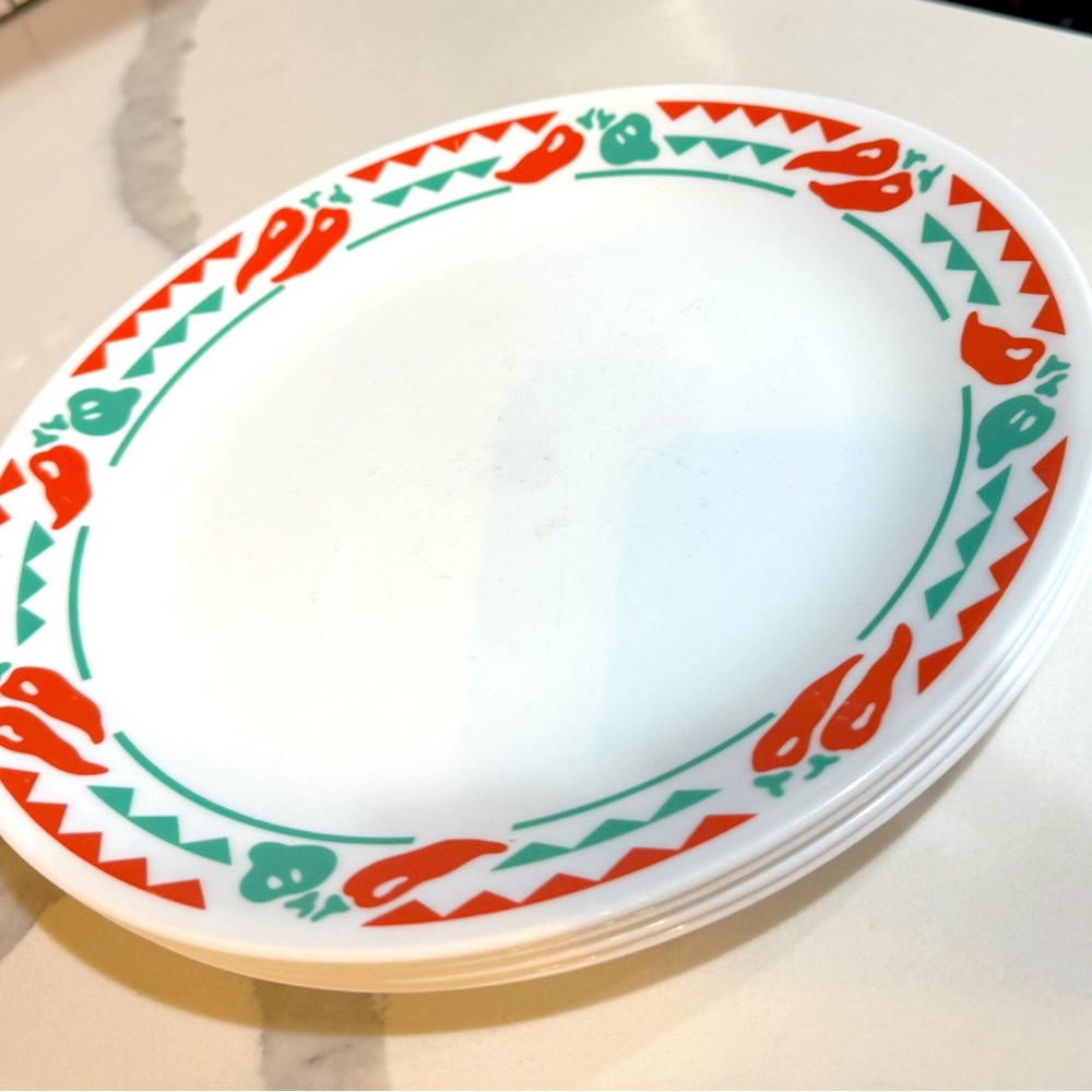 Corelle rare “Fiesta” Red and Green Chili Peppers set of 4 dinner plates